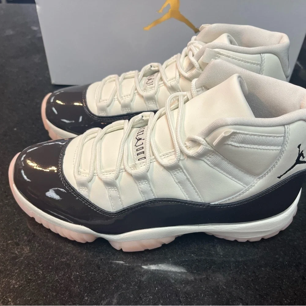 WOMEN'S AIR JORDAN 11 RETRO - 